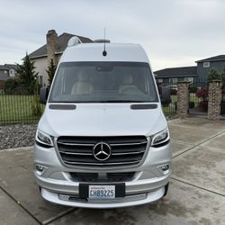 2023 Airstream Interstate 19 Tommy Bahama Relax Edition 4x4  Mercedes-Benz Sprinter
