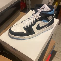 Jordan 1 Mid