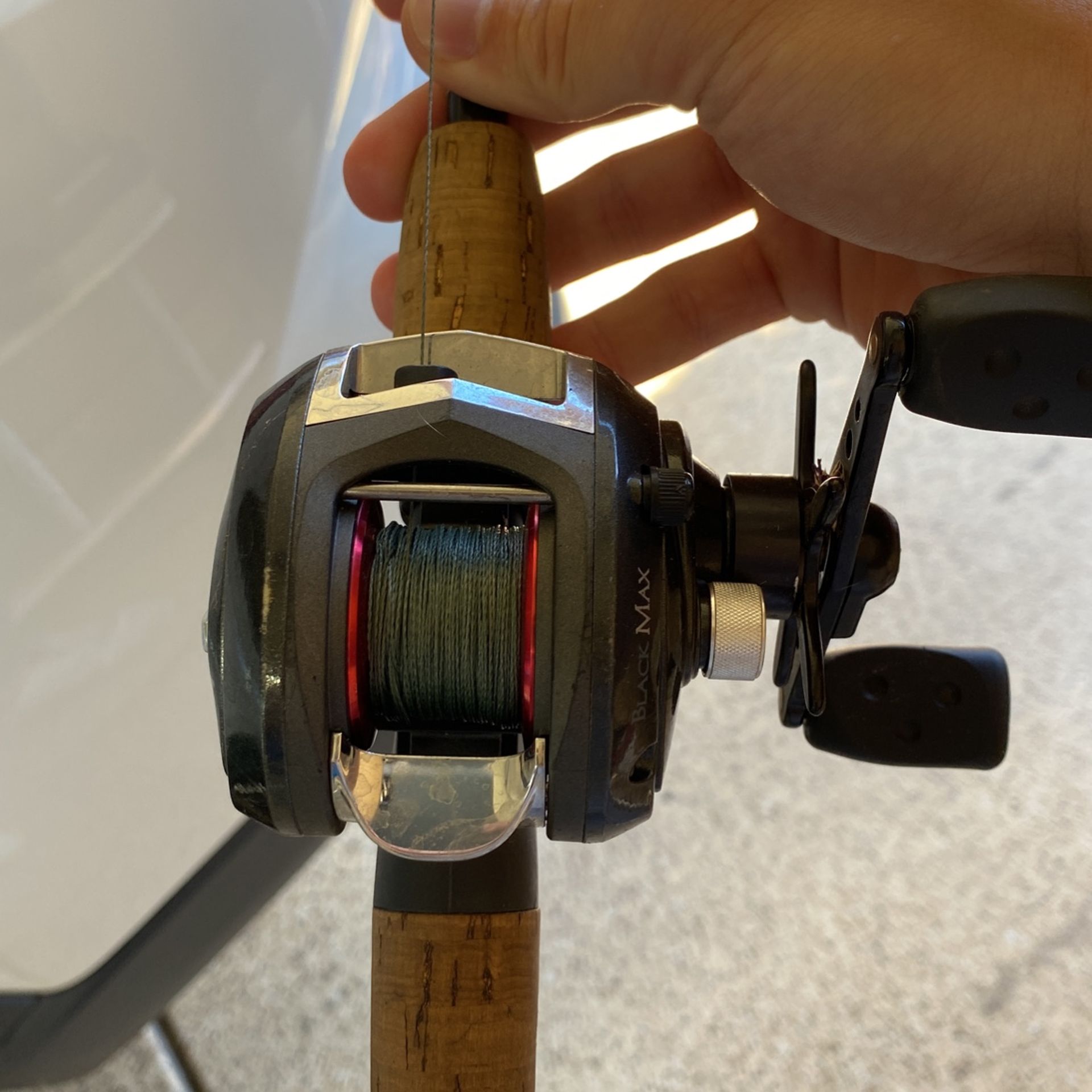 Black Max Baitcaster fishing reel