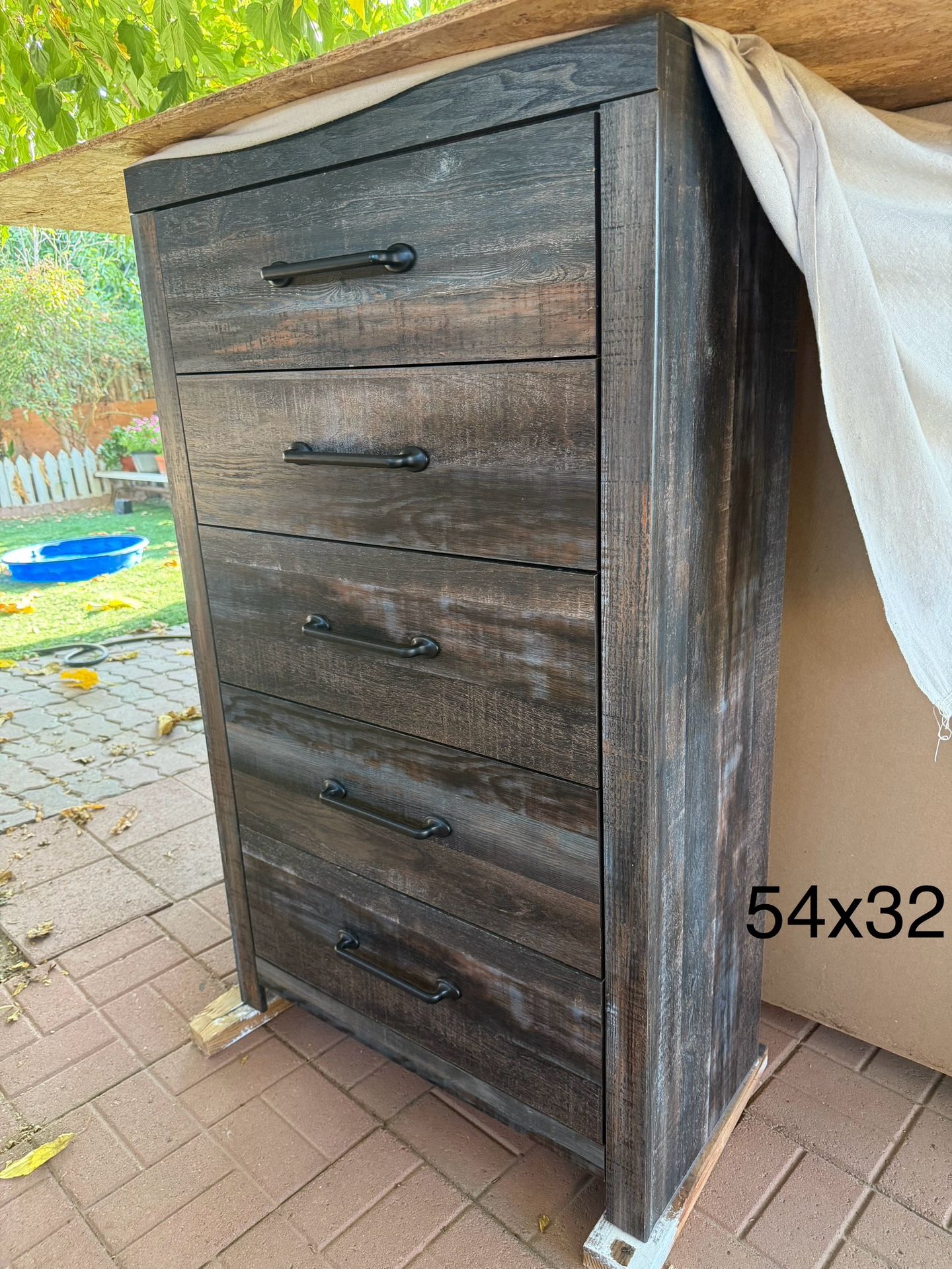 Dresser 