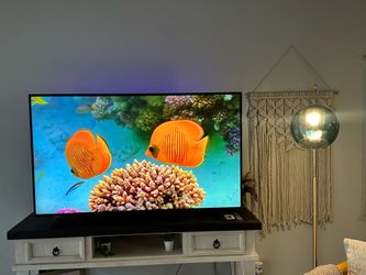 Samsung 55” 4K UHD Smart TV (UN55NU6900) – Excellent Condition