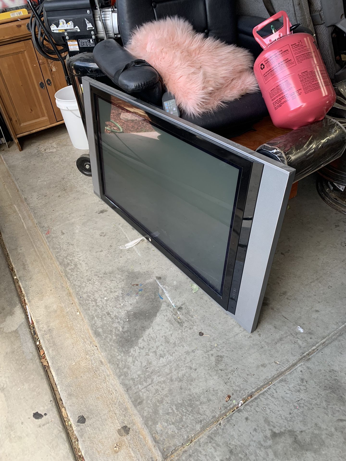 LG Plasma 42”