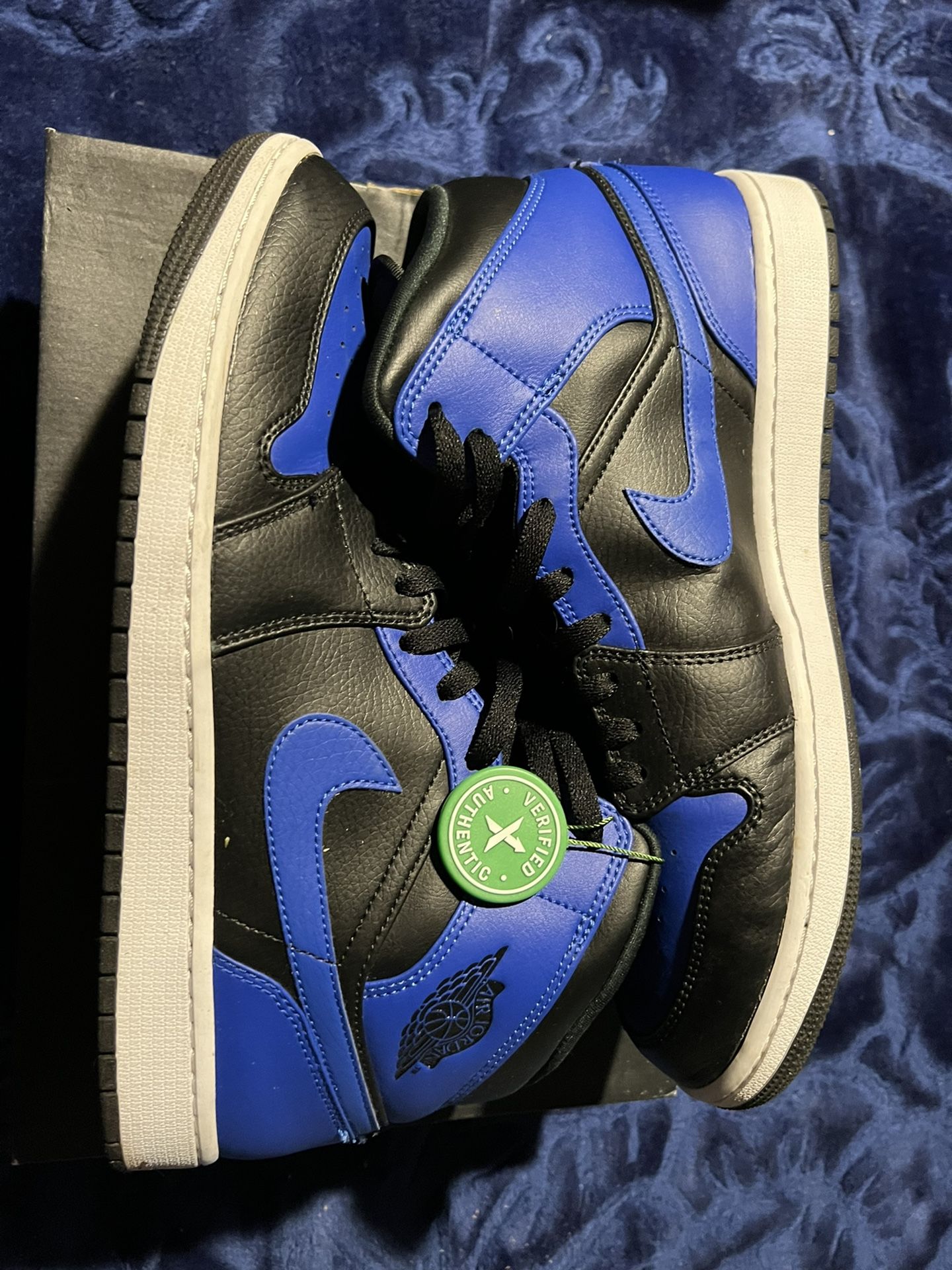 Jordan 1 Mid Hyper Royal Tumbled leather air-jordan-1-mid-hyper-royal-  main image 3