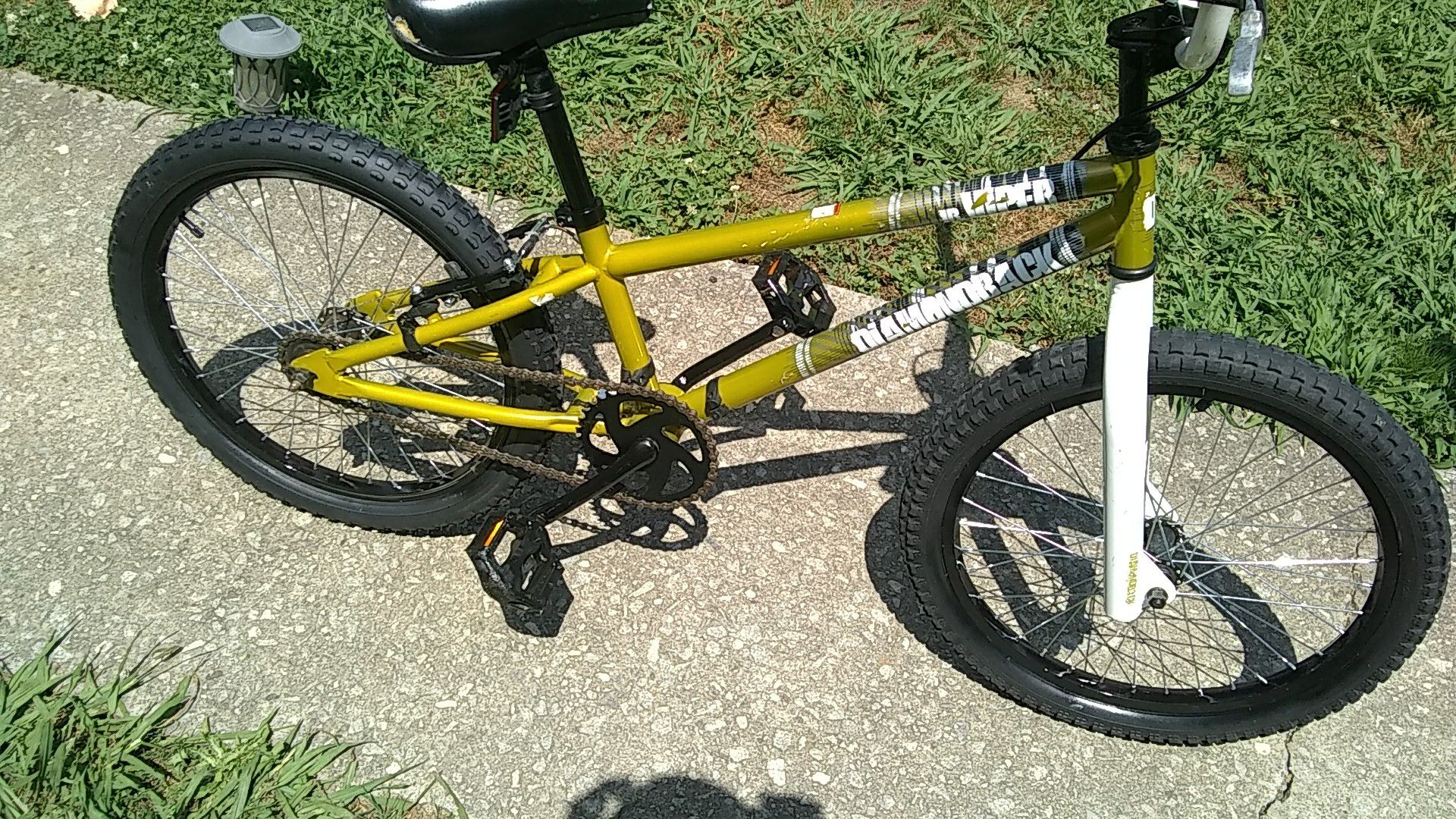 20in Boy's Diamondback viper BMX bike
