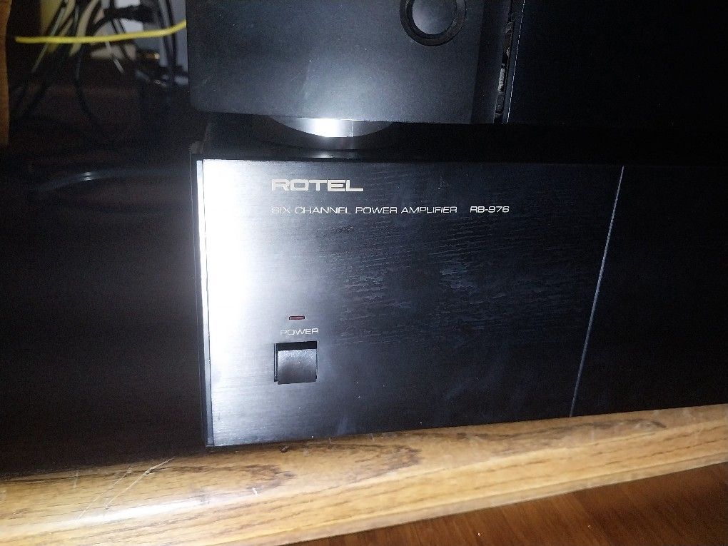 ROTEL 976  6 CHANNEL AMPLIFIER 