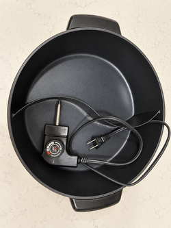 KOTO Electric Shabu Shabu Hot Pot with Divider – Glass Lid Included