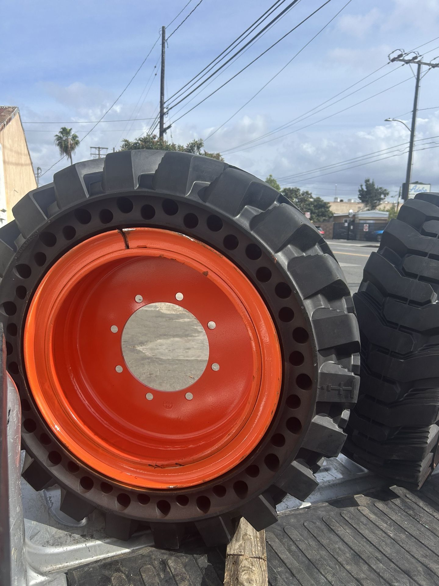 Bobcat Tires (S850)