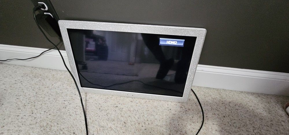 Magnavox 24 Inch TV With Removable Rhinestone Border