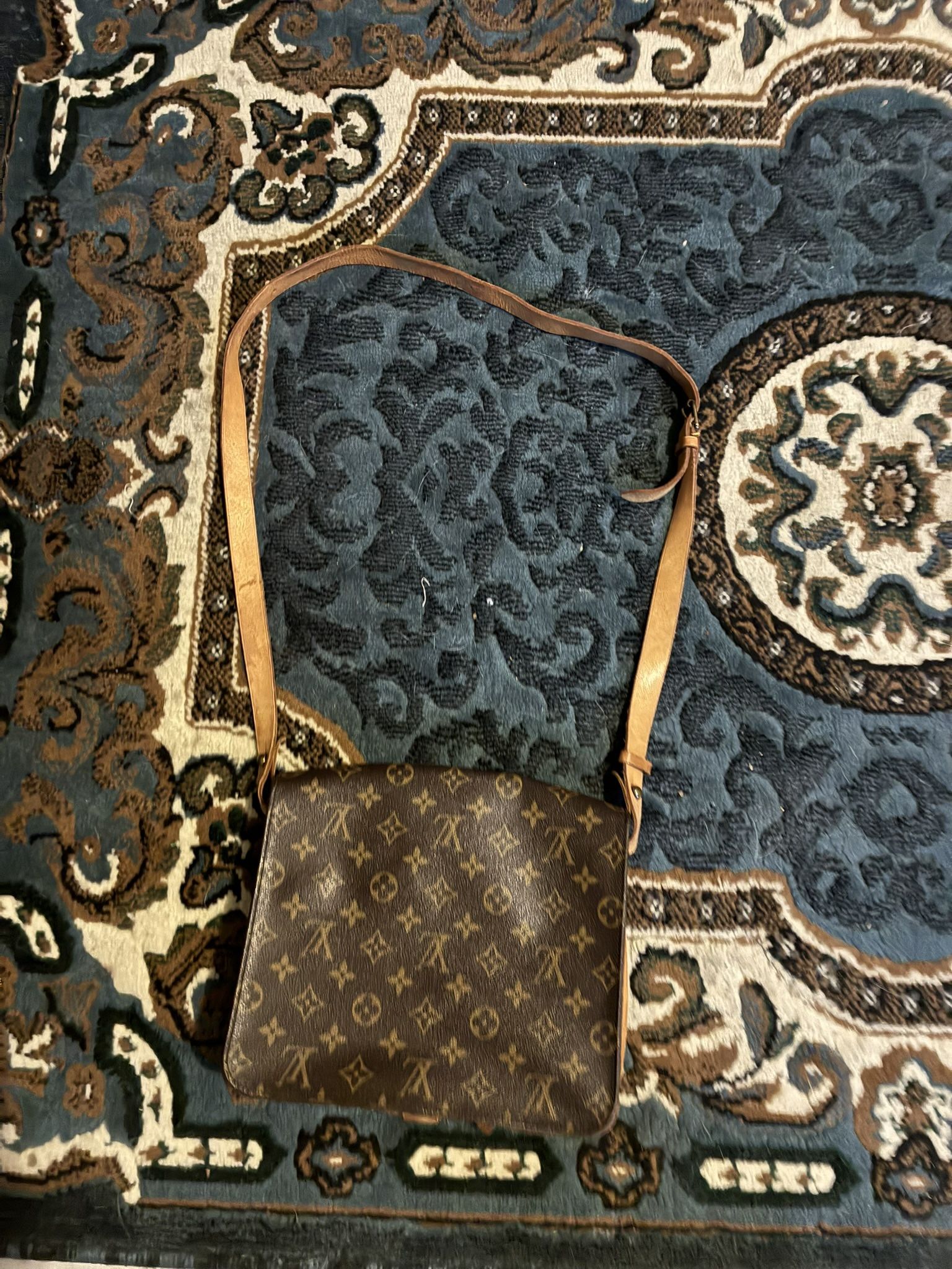 Louis Vuitton Messenger Bag