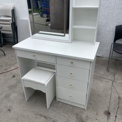 White Vanity Dresser Desk With Lights And Chair !