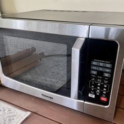 Toshiba Working Microwave 