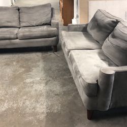 Good condition living room set sofa and loveseat