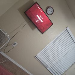 32" TV With its Remote And The Wall Mount