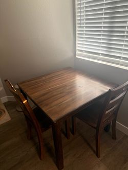 Dining room table