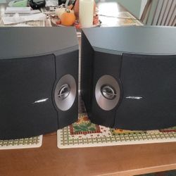 Bose301 V Stereo Shelf Speakers Like New