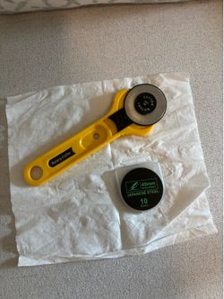 Rotary Cutter With 7 Extra Blades