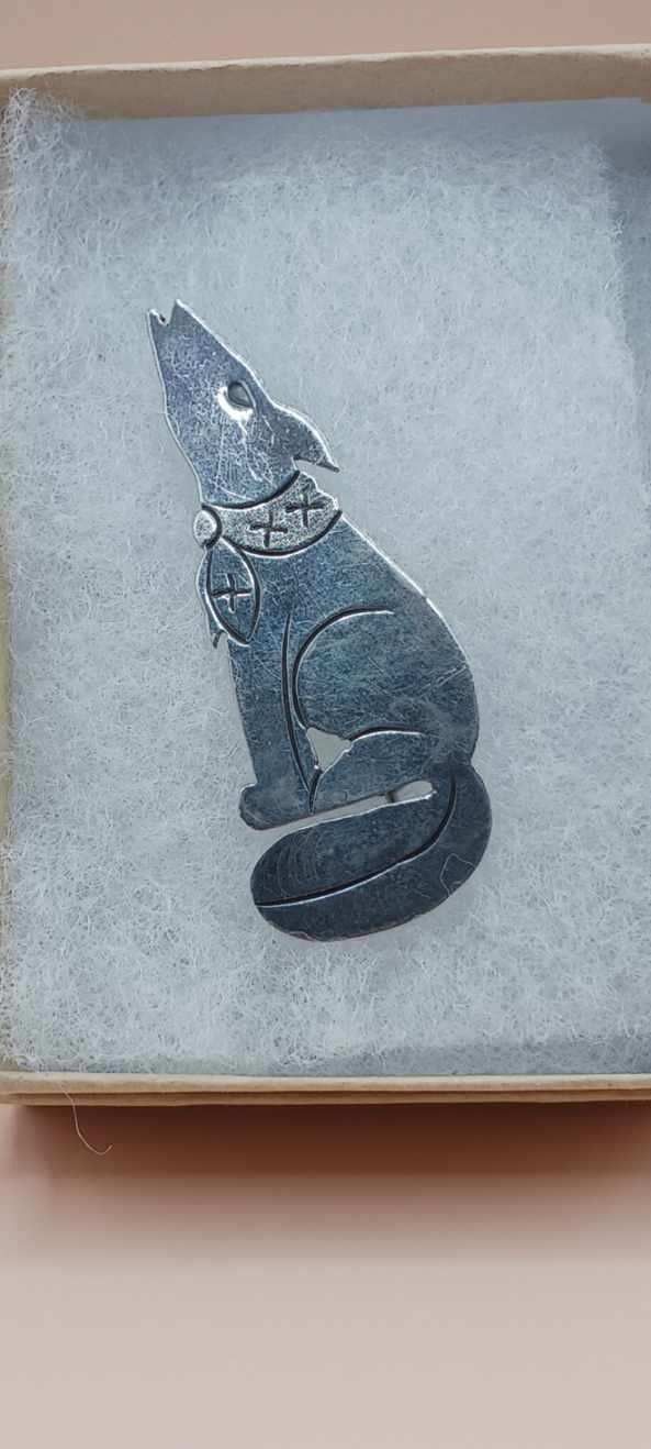 Vintage Howling Coyote Sterling Silver Pin, few scratches