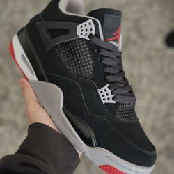 Bred Jordan 4s