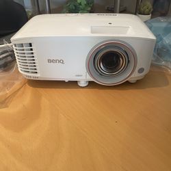 BENQ TH671ST Projector