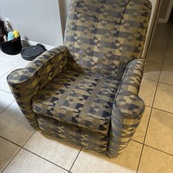 La-Z-Boy Recliner Priced To Sell