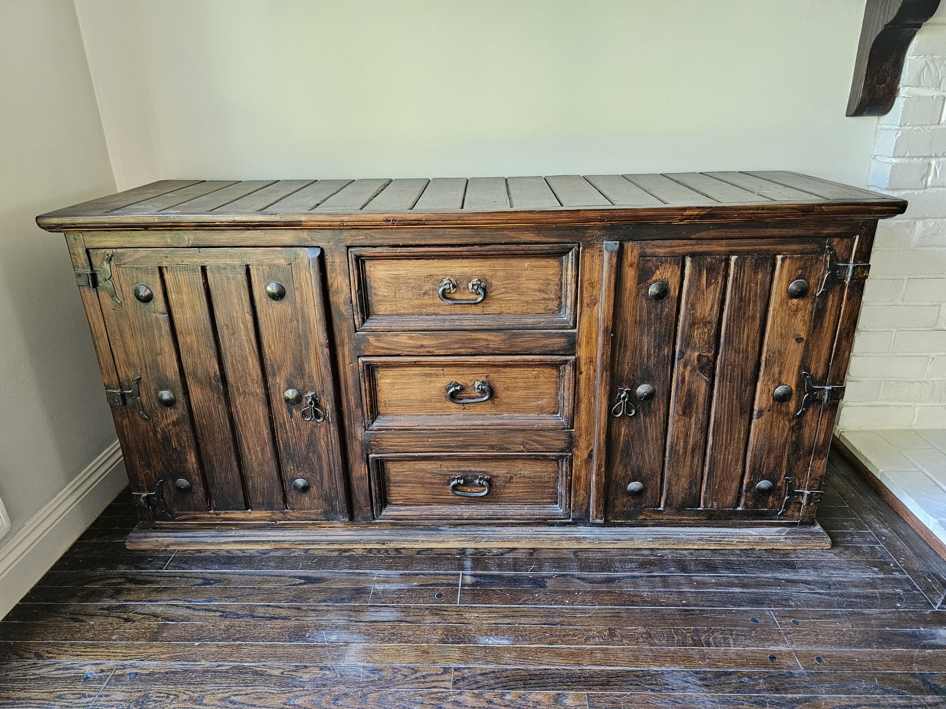 Beautiful wood dresser / buffet