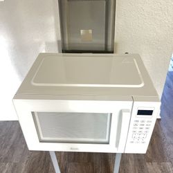 Avanti 1.5 cu. ft. Microwave Oven - White