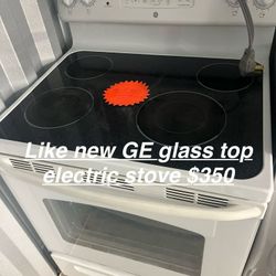 Like New GE Glass Top Electric Stove 