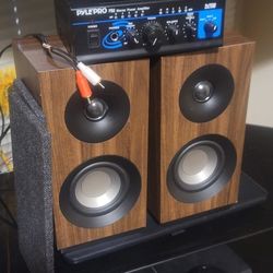 Two Jamo Speakers With Pyle Amplifier 