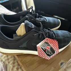 Men’s/Womens New With Tag Reebok Tennis Shoe