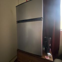 Mini Fridge/Freezer Combo