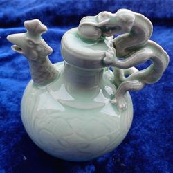Unusual tea server