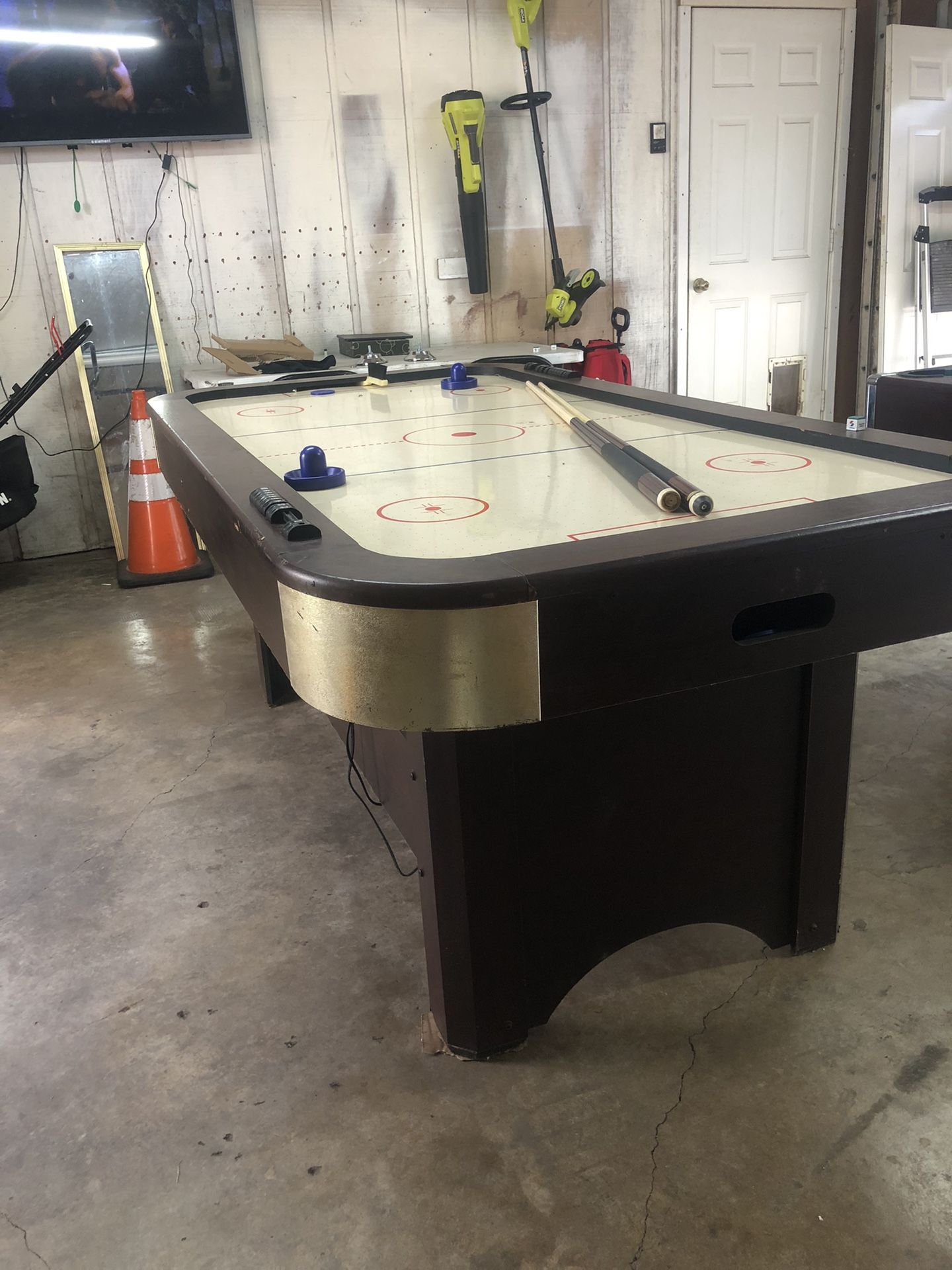Air Hockey Table