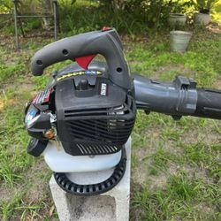 Black Max Gas Leaf Blower 
