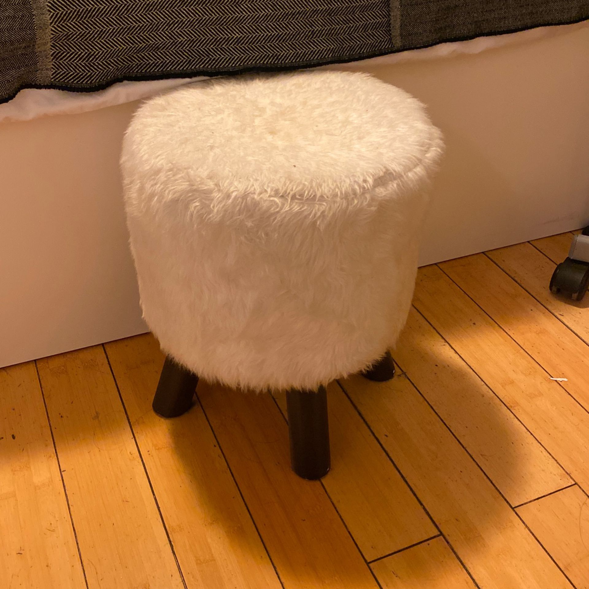 furry stool