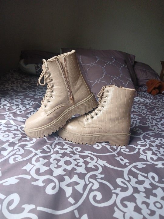 Woman's Boots