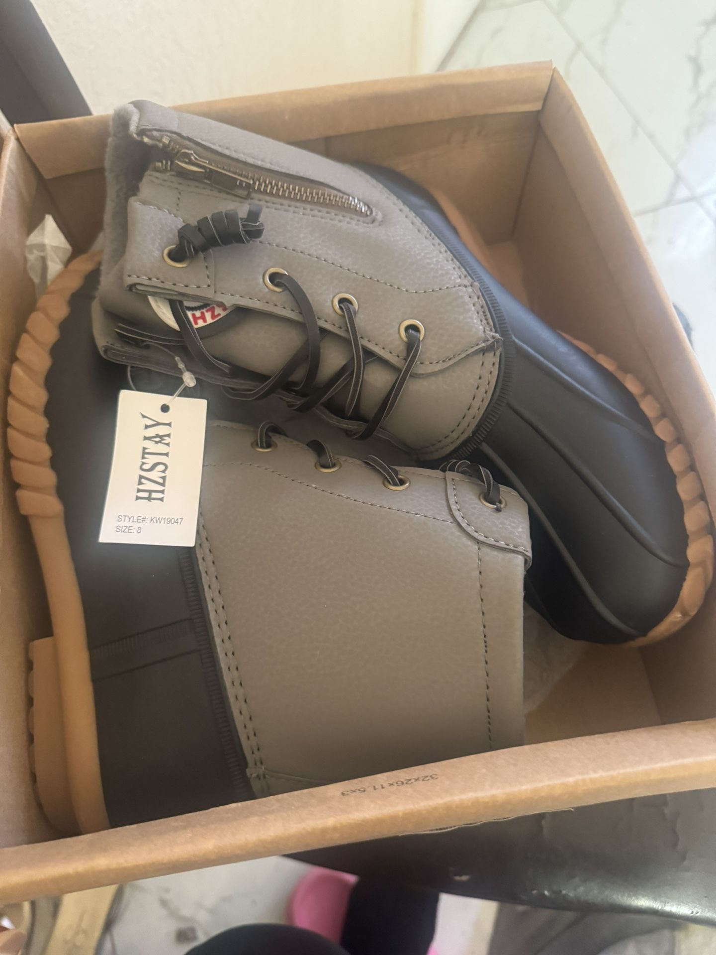 Rain Boots Size 8 Woman 