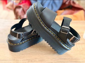 NEW Womens Dr. Martens Voss Platform Sandal - Black Size 8 $80