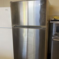 Lg Top Freezer Refrigerator Apartment Size In Stainless Steel With Ice Maker 