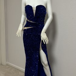 Brandnew Beautiful Royal Blue Gown Size Small Stretchable Retail Value $289 + Tax 