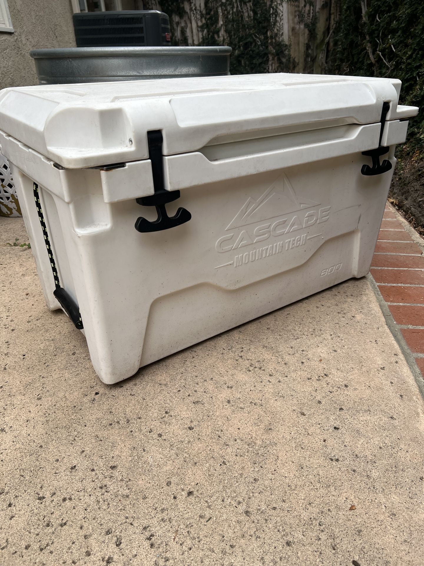 Cascade Mountain Freezer Quality 80 quart Cooler