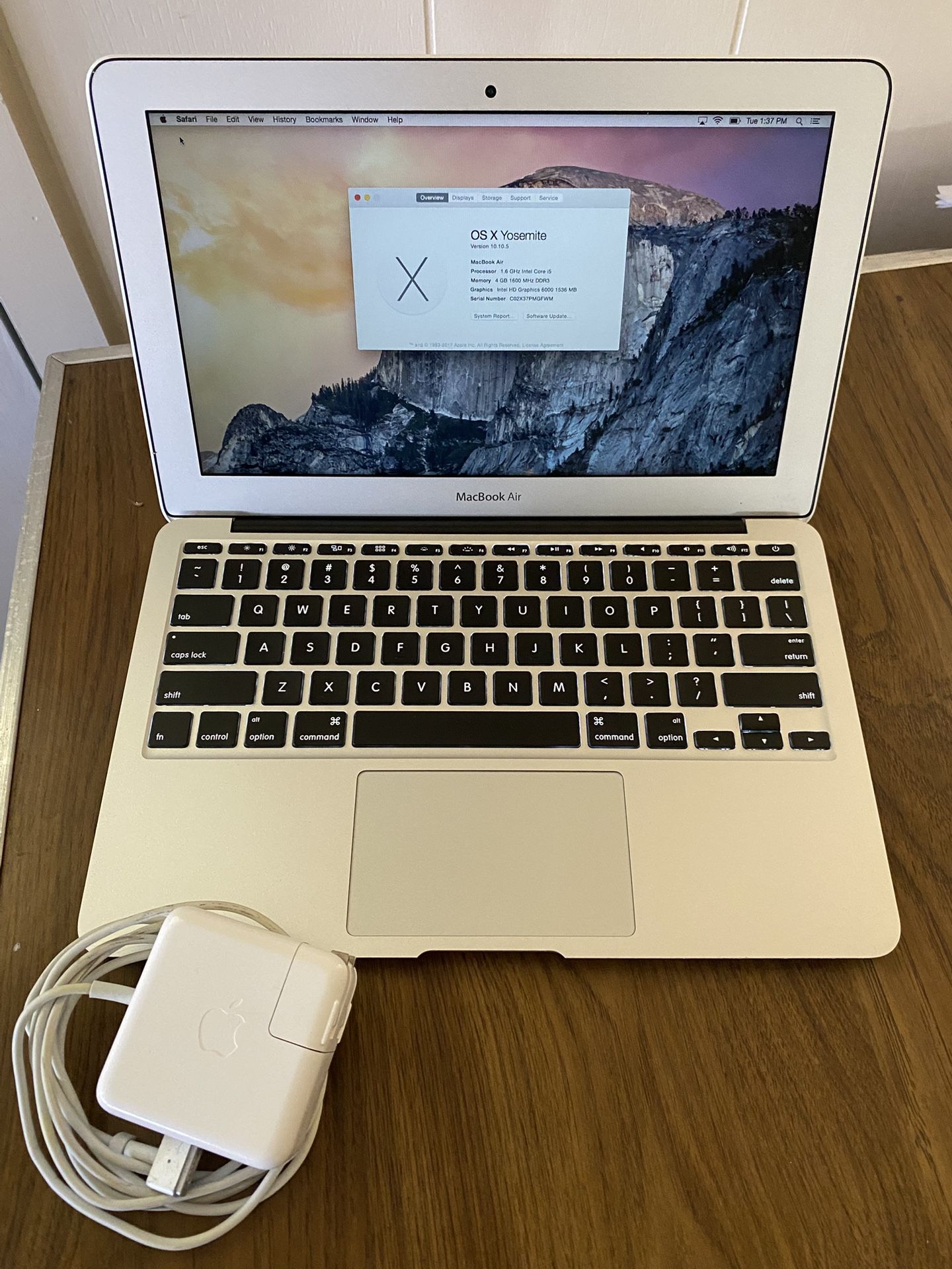 Inbox Apple Macbook 13” Air Monterey w/box
