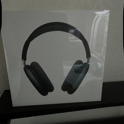 AirPod Maxes 