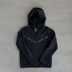 Black Nike Tech Fleece (Older Season)