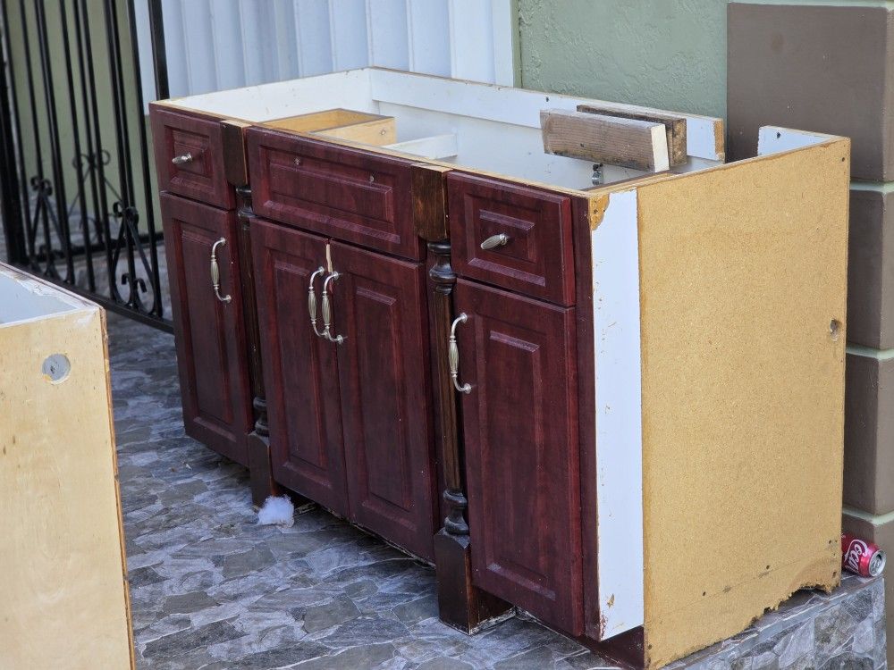 Entire kitchen cabinet set for sale $500.
