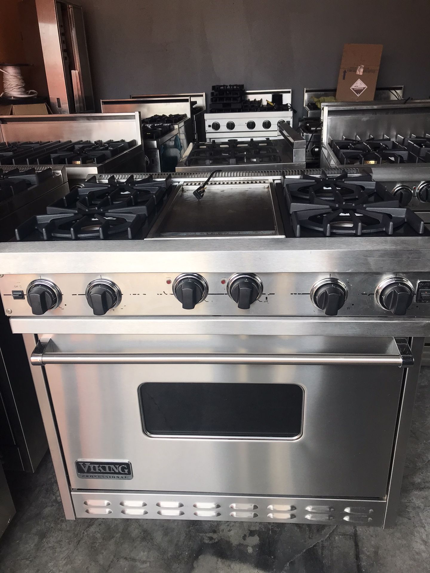 VIKING PROFESSIONAL Stove 36”
