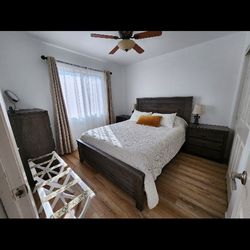 Queen Wooden Bedroom Furniture Set