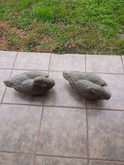 Brass swams garden decor