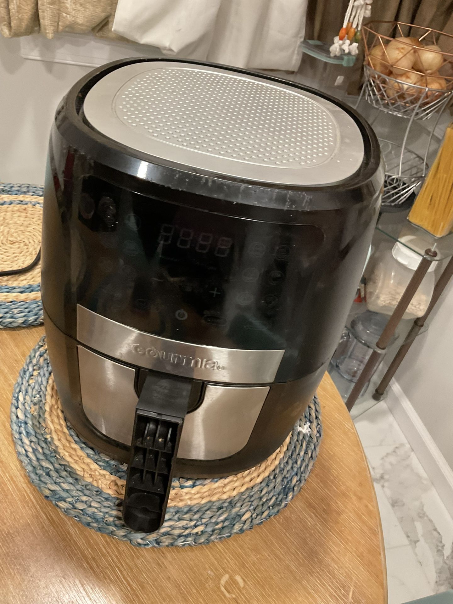 A Good Gourmia Air Fryer, In Good Condition ( NO SHIPPING)
