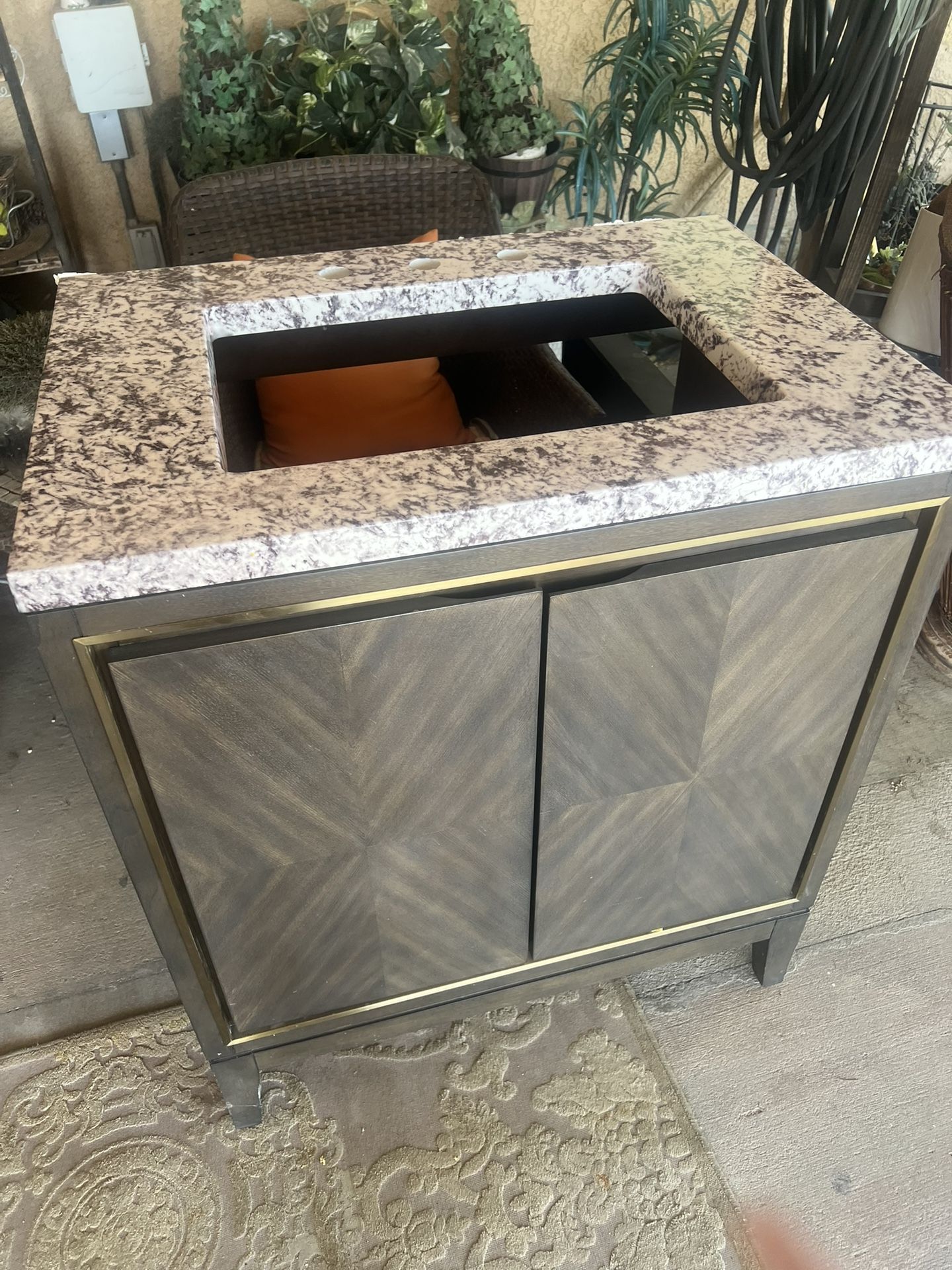 Beautiful Vanity With Granite