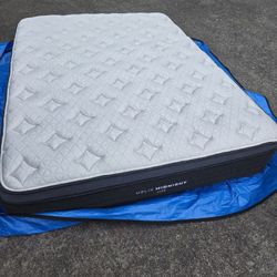 Helix Luxe Midnight Queen Mattress 